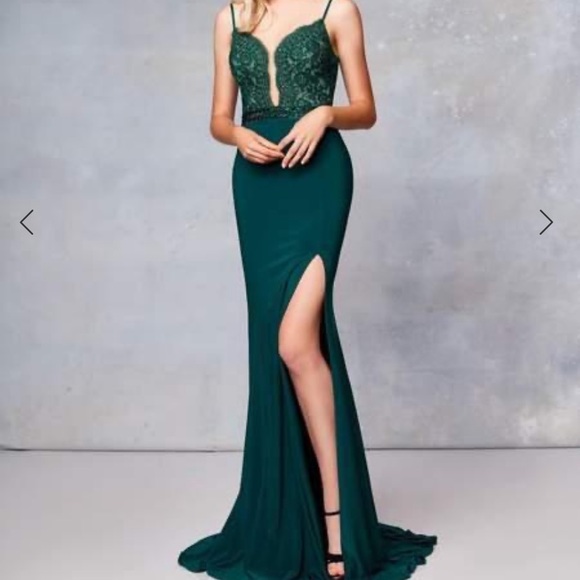 Green dress in great condition. Worn once. Size 2 - Picture 6 of 6